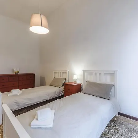 Apartmán Maurizio House - Near The Train Station *