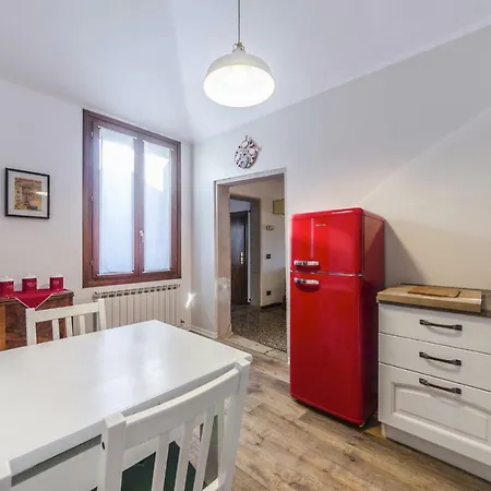 Maurizio House - Near The Train Station * Venedig