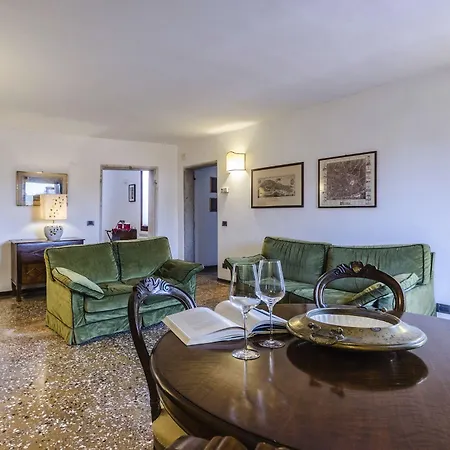 Apartment Maurizio House - Near The Train Station *