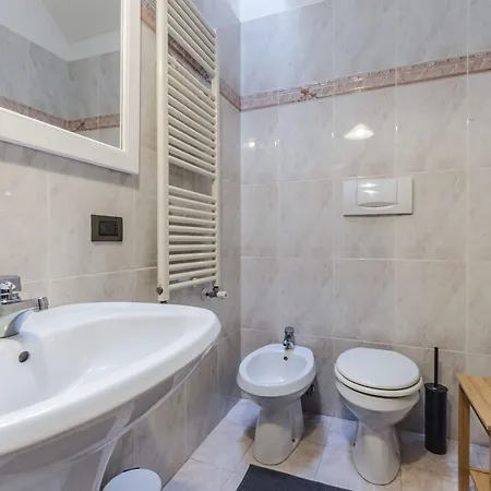 Maurizio House - Near The Train Station *