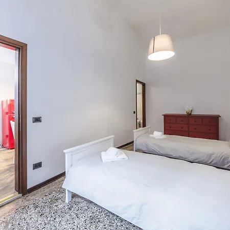 Maurizio House - Near The Train Station *