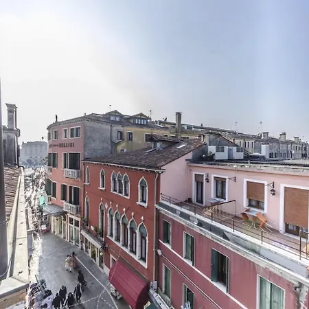 Maurizio House - Near The Train Station Apartment