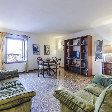 Maurizio House - Near The Train Station * Venice