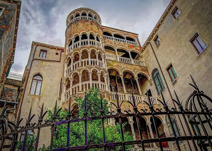 Maurizio House - Near The Train Station Apartment *