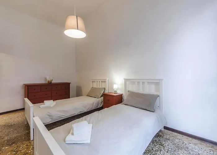 Apartment Maurizio House - Near The Train Station *