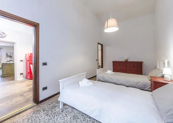 Maurizio House - Near The Train Station *