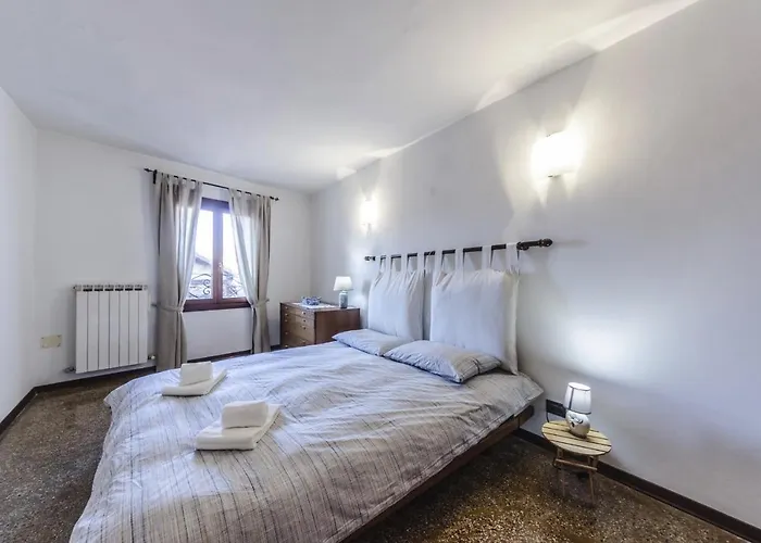 Apartment Maurizio House - Near The Train Station