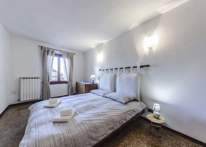 Apartment Maurizio House - Near The Train Station