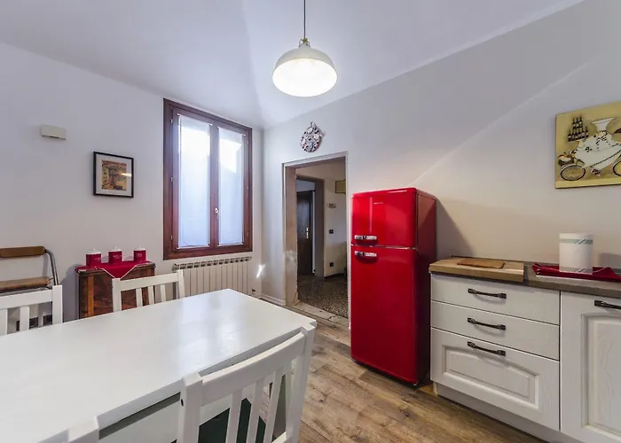 Maurizio House - Near The Train Station *