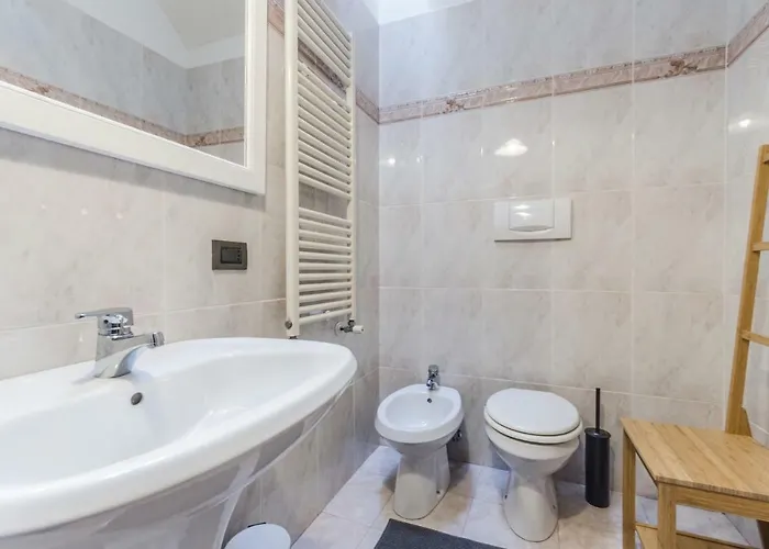 Maurizio House - Near The Train Station Apartment