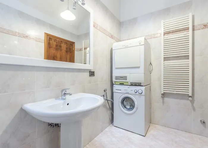 Apartment Maurizio House - Near The Train Station