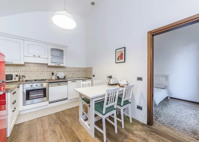 Maurizio House - Near The Train Station Venedig