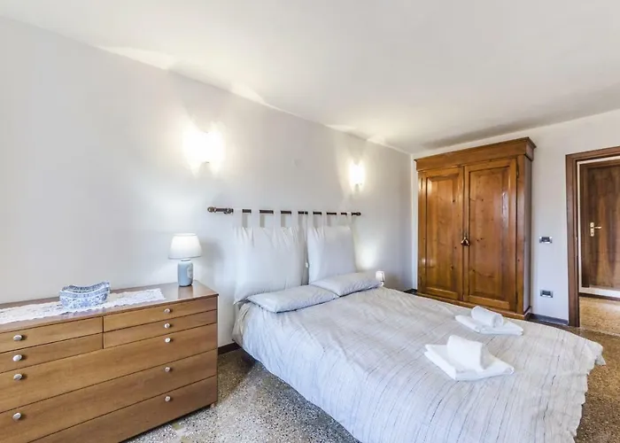 Maurizio House - Near The Train Station Apartment