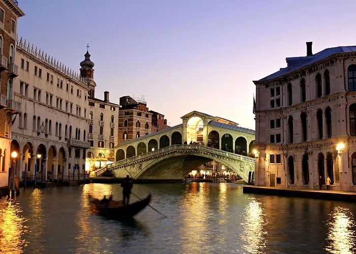 Maurizio House - Near The Train Station Apartment *