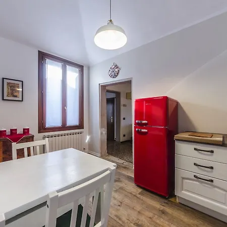 Maurizio House - Near The Train Station *