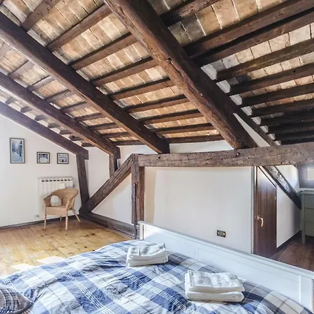 Apartman Maurizio House - Near The Train Station